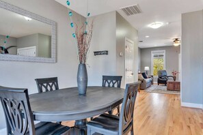 Dining - Lake Carolina Harborside Executive Condo 3BD 2.5BA (Columbia)