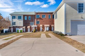 Exterior - Lake Carolina Harborside Executive Condo 3BD 2.5BA (Columbia)