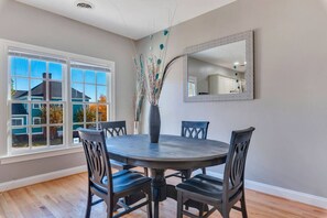 Dining - Lake Carolina Harborside Executive Condo 3BD 2.5BA (Columbia)