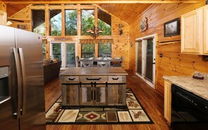 Interior - Fire up the Grill, Soak in a Hot Tub & Sip in the Rockers - Amazing Grace (Sevierville)