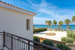 Property grounds - Villa Seashore One - Four Bedroom Villa, Sleeps 8 (Argaka)