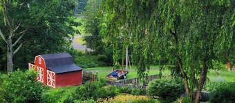 Peaceful, Private 2 Bedroom Apt - Hot Tub, Mtn views -11 mi to Asheville