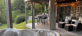 Private Mountain Guest Suite with Hot Tub + Fire Pit - 14 miles to Asheville