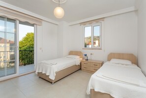 5 habitaciones, tabla de planchar con plancha, cuna de viaje y wifi 