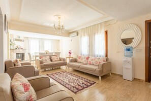 TV, fireplace, books - Villa Atlantis - Three Bedroom Villa, Sleeps 7 (Dalyan)