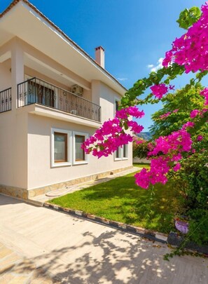 Exterior detail - Villa Atlantis - Three Bedroom Villa, Sleeps 7 (Dalyan)