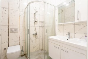 Dusche, Haartrockner, Handtücher