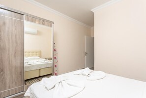 2 bedrooms, iron/ironing board, WiFi, bed sheets