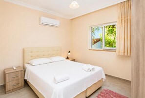 3 habitaciones, tabla de planchar con plancha, cuna de viaje y wifi 