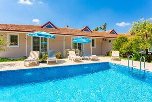 Pool - Villa Duman 3 - Four Bedroom Villa, Sleeps 8 (Dalyan)