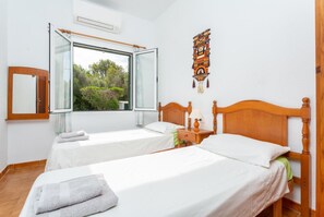 4 bedrooms, iron/ironing board, travel cot, WiFi - Villa Bini Estrella - Four Bedroom Villa, Sleeps 8 (Es Canutells)
