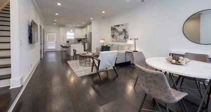 10 Mins To Broadway - Modern Gated Townhome