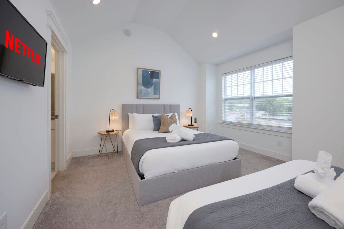 4 bedrooms, desk, iron/ironing board, WiFi