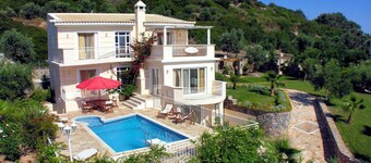 Villa Callistemon - Four Bedroom Villa, Sleeps 9