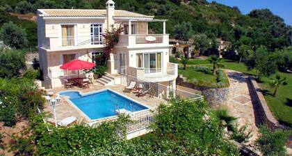 Villa Callistemon - Four Bedroom Villa, Sleeps 9