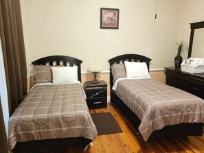3 bedrooms, iron/ironing board, WiFi, bed sheets -  Restored masterpiece sleeps 10,  located IN YBOR CITY !  (Tampa)
