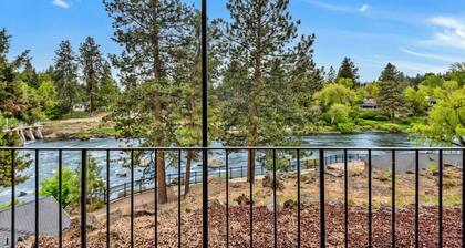 Downtown Corner Studio with 270-degree Riverview