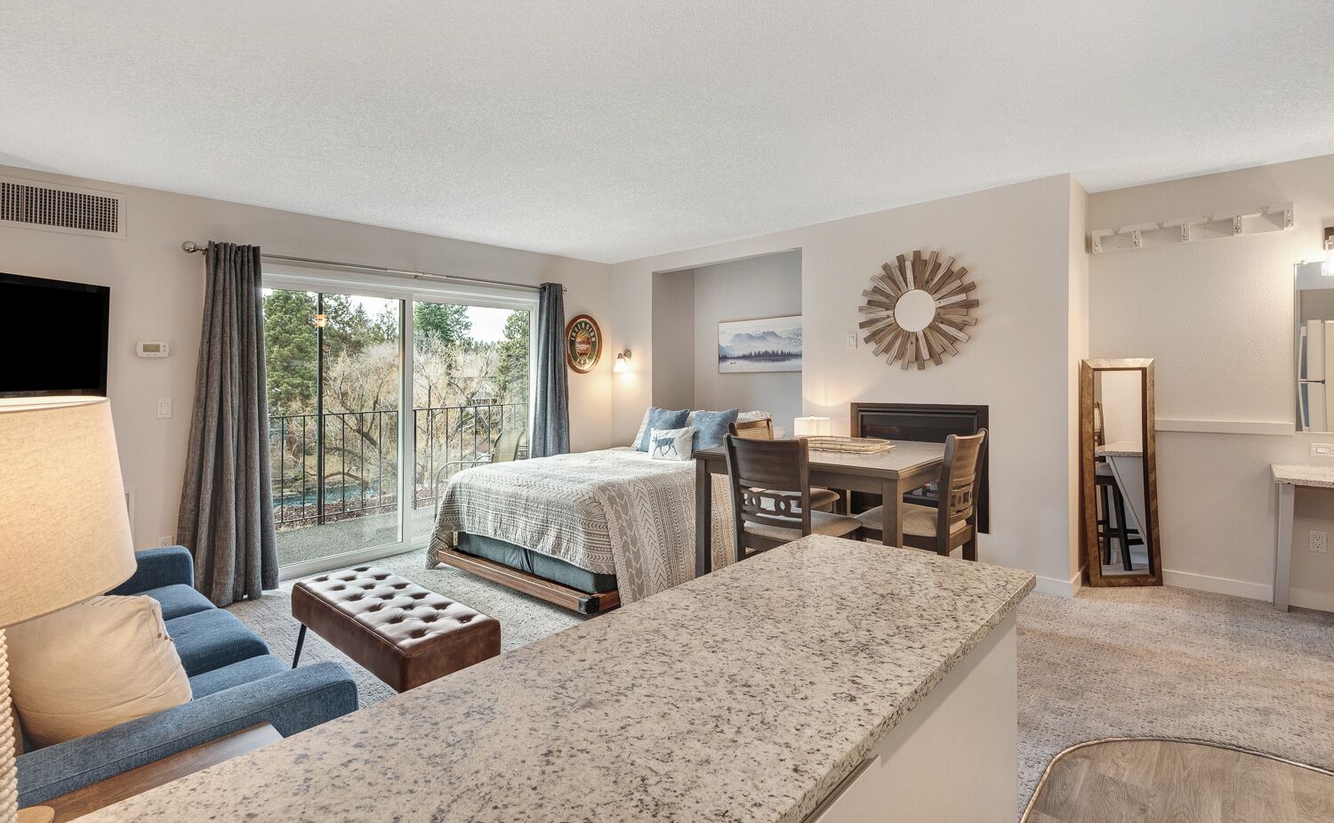 Fer et planche à repasser, Wi-Fi gratuit, draps fournis