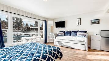 Tabla de planchar con plancha, wifi gratis, ropa de cama