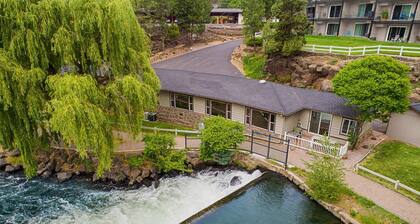"Otter Sight" Riverside Cottage - Just Steps from the Deschutes