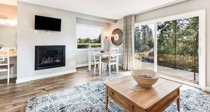 Riverfront Condo with Amazing View - Downtown Bend