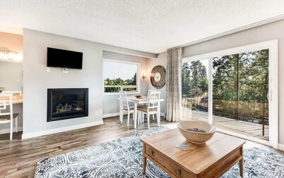 Riverfront Condo with Amazing View - Downtown Bend