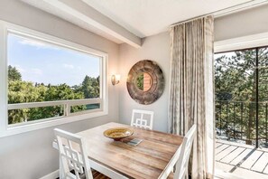 Dining - Riverfront Condo with Amazing View - Downtown Bend (Bend)
