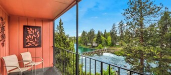 Riverfront Condo with Amazing View - Downtown Bend