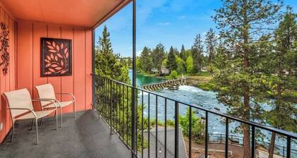 Riverfront Condo with Amazing View - Downtown Bend