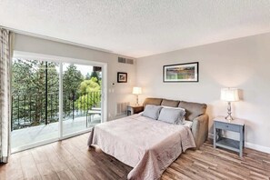 1 bedroom, iron/ironing board, free WiFi, bed sheets - Riverfront Condo with Amazing View - Downtown Bend (Bend)