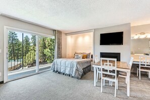 Iron/ironing board, free WiFi, bed sheets - "Larch Madness" Riverfront Condo - Pet Friendly Near Downtown (Bend)