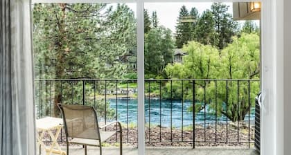 Pet Friendly Studio on the Deschutes With Balcony!
