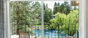 Ground floor, pet friendly studio near downtown on the Deschutes River