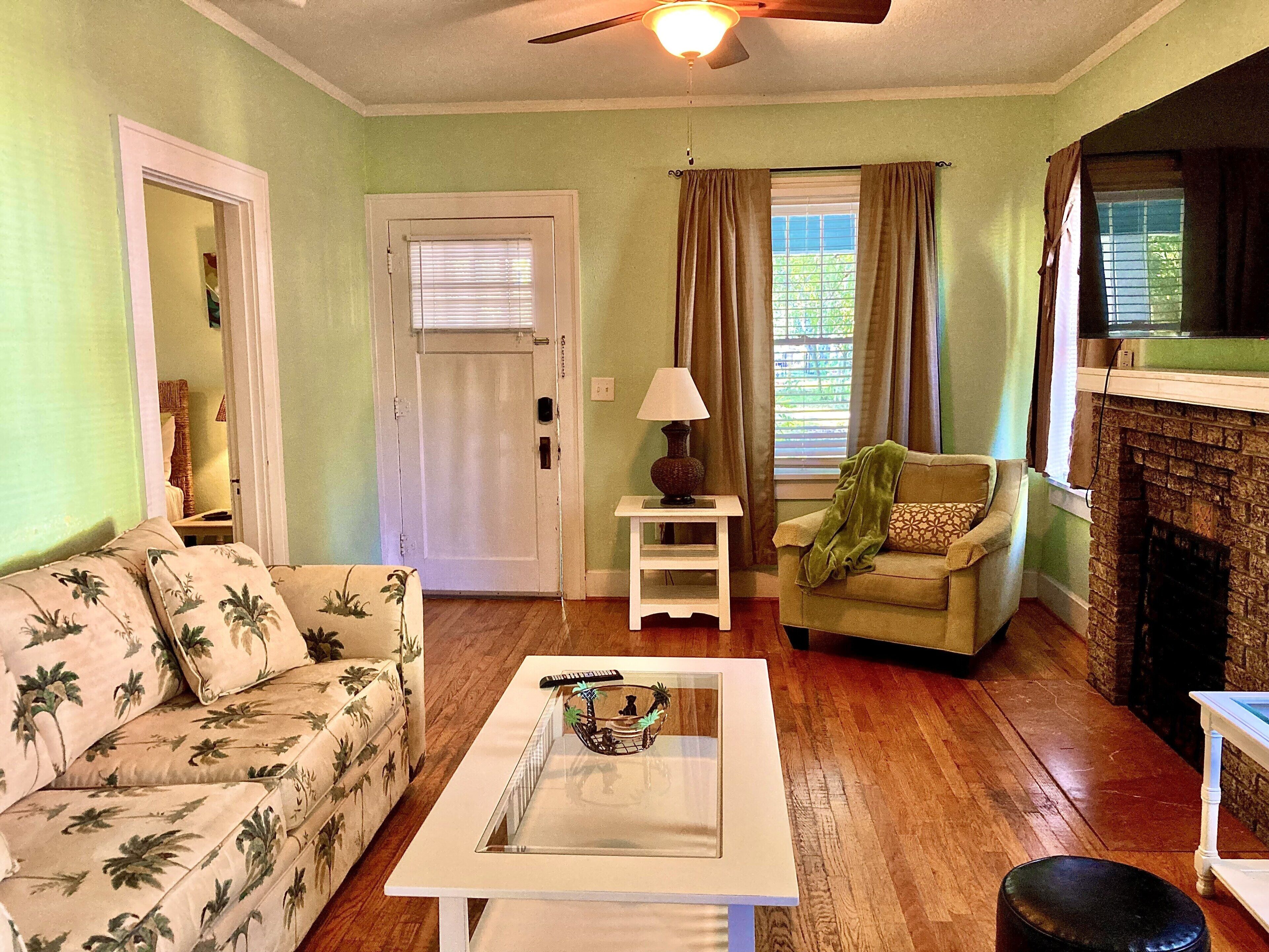 Palm Tree Inn -Spacious Private Home 