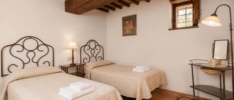 4 Schlafzimmer, Bügeleisen/Bügelbrett, WLAN, Bettwäsche