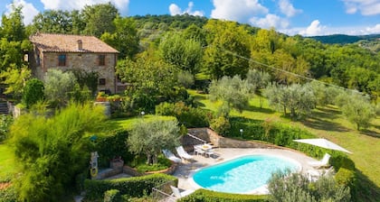Villa Caporlese Large Private Pool, WiFi