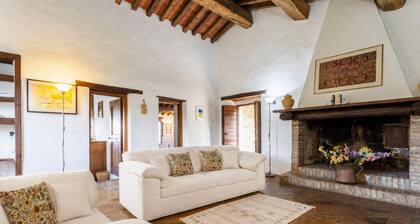 Villa Caporlese Large Private Pool, WiFi