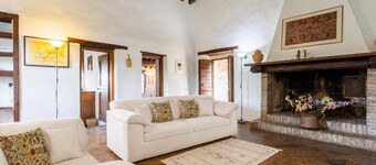 Villa Caporlese Large Private Pool, WiFi