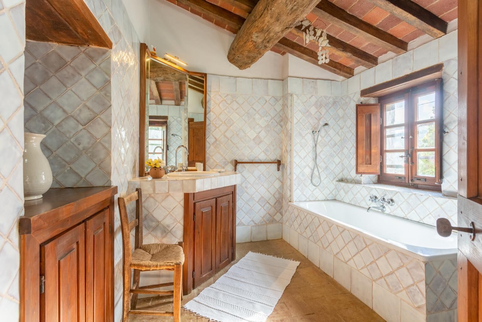 Bathtub, hair dryer, towels