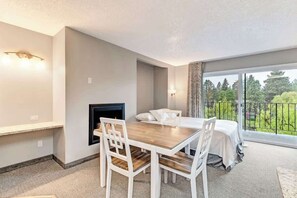 1 chambre, fer et planche à repasser, Wi-Fi gratuit, draps fournis