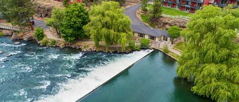 المنشأة من الخارج