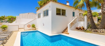 Villa Palmera - Three Bedroom Villa, Sleeps 6