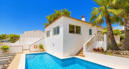 Villa Palmera - Three Bedroom Villa, Sleeps 6