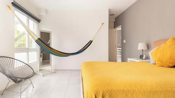 2 quartos, escrivaninha, ferros/tábuas de passar roupa