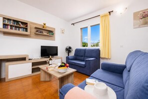 TV - Villa Mares - Three Bedroom Villa, Sleeps 6 (Cala en Porter)
