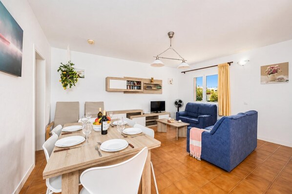 TV - Villa Mares - Three Bedroom Villa, Sleeps 6 (Cala en Porter)