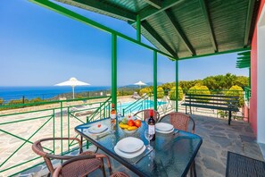 Outdoor dining - Villa Valio - Two Bedroom Villa, Sleeps 4 (Ionian Islands)