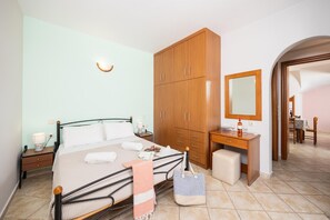 2 slaapkamers, een strijkplank/strijkijzer, wifi, beddengoed