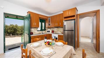 KylskÄp, mikrovÄgsugn, ugn och diskmaskin