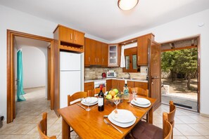 Kühlschrank, Mikrowelle, Ofen, Geschirrspüler